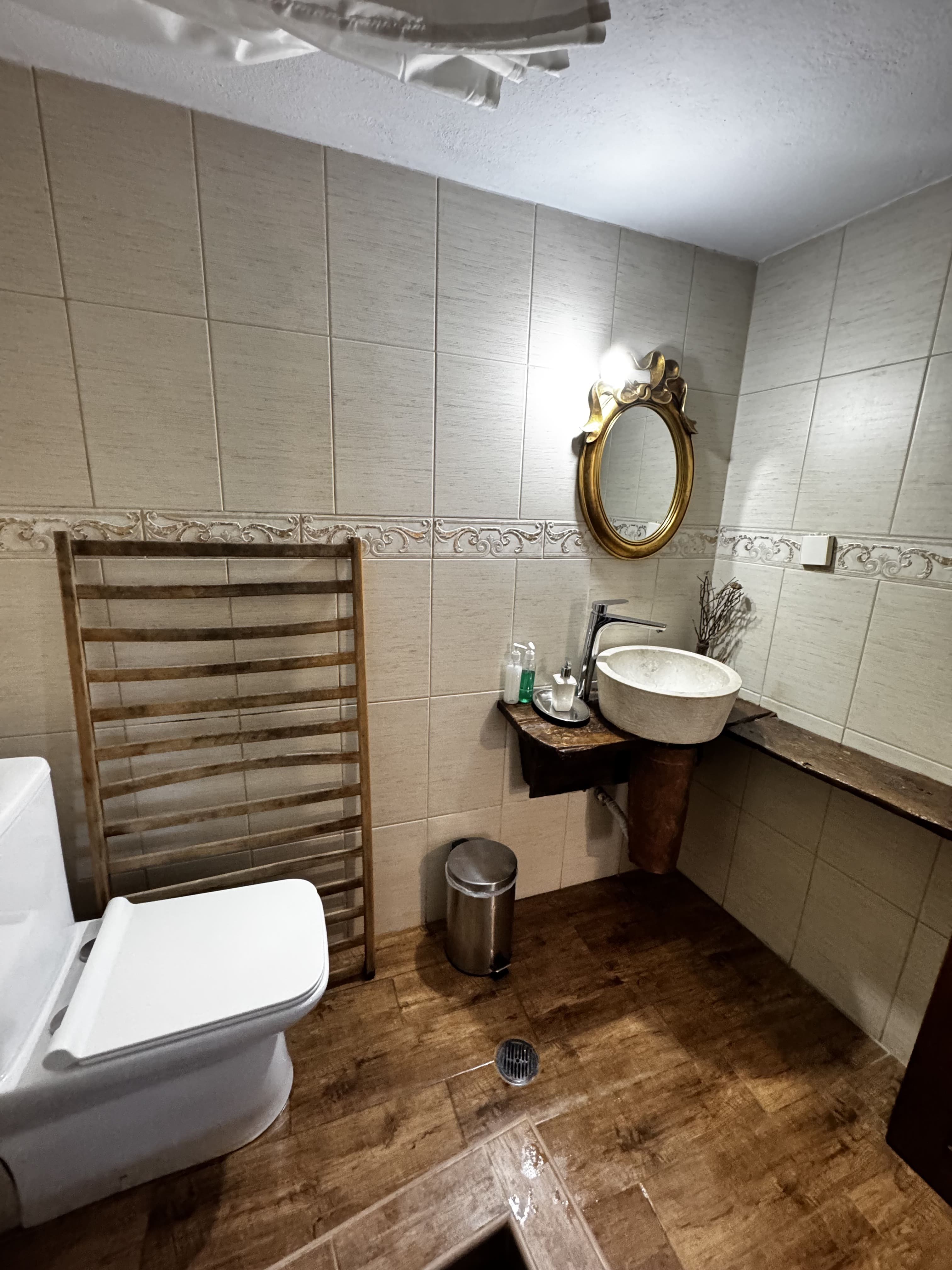 Economy Triple Room photo 2