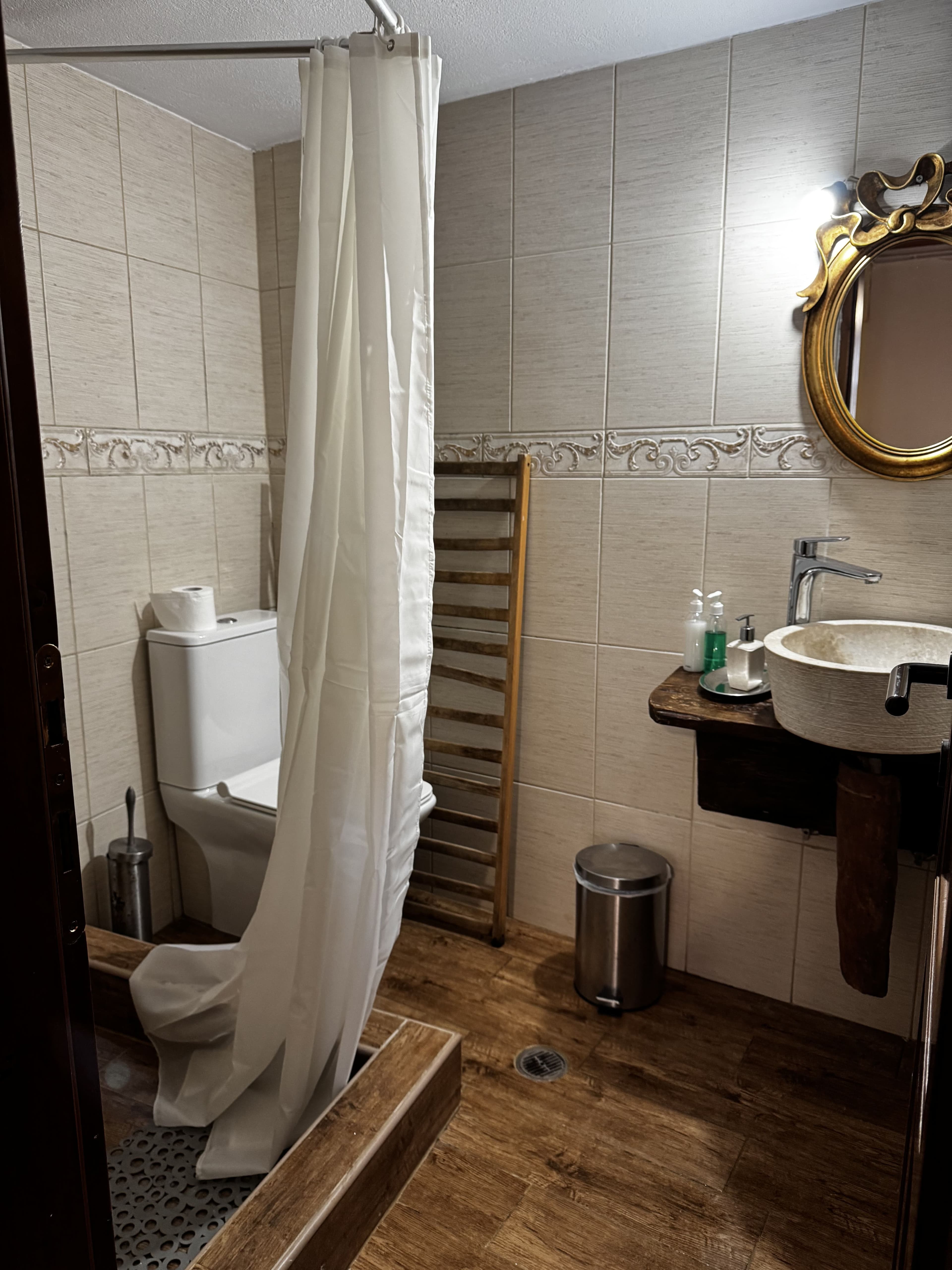 Economy Triple Room photo 3