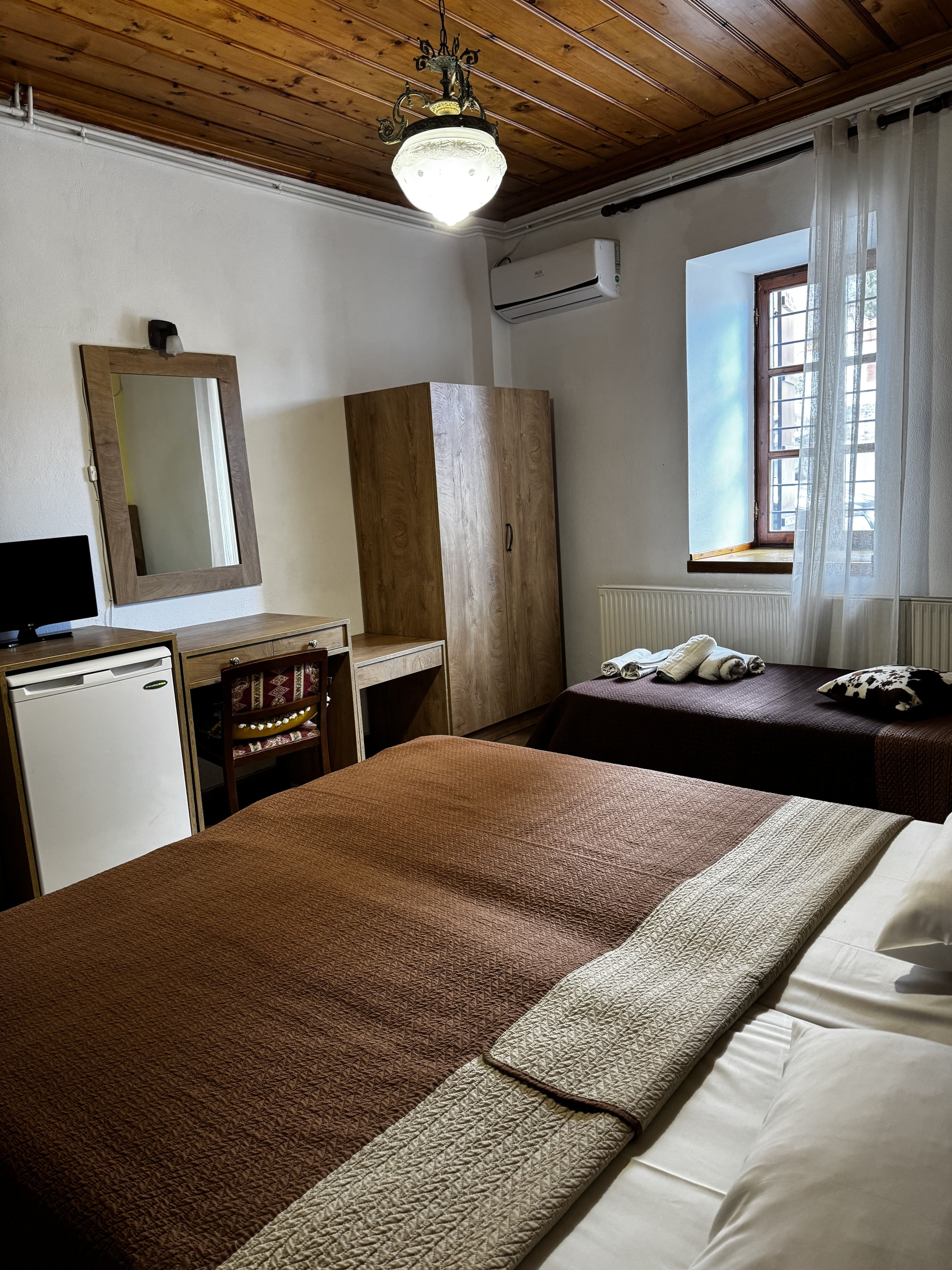 Economy Triple Room photo 4